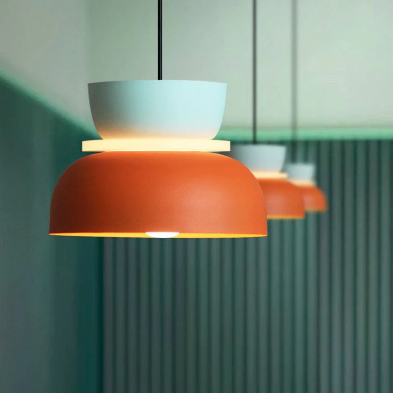 Lampa wisząca Sarin w kontrastowych kolorach