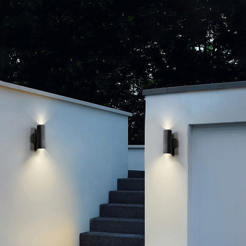 Lampa ścienna Kirema minimalistyczna, dwugłowicowa, zewnętrzna