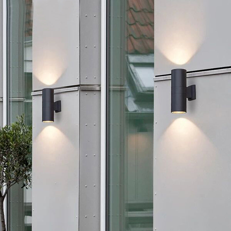 Lampa ścienna Kirema minimalistyczna, dwugłowicowa, zewnętrzna