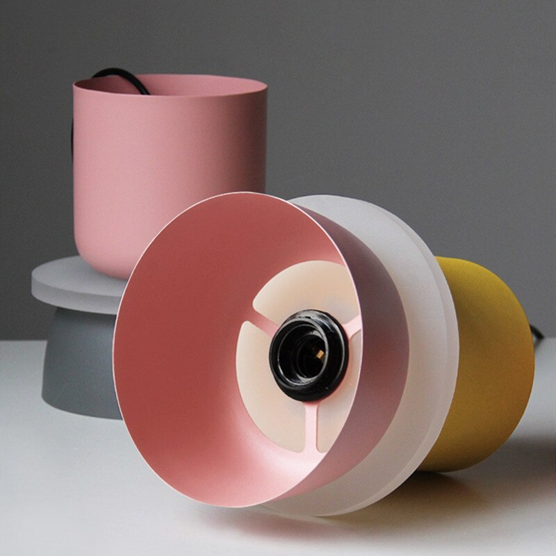 Lampa wisząca Sarin w kontrastowych kolorach