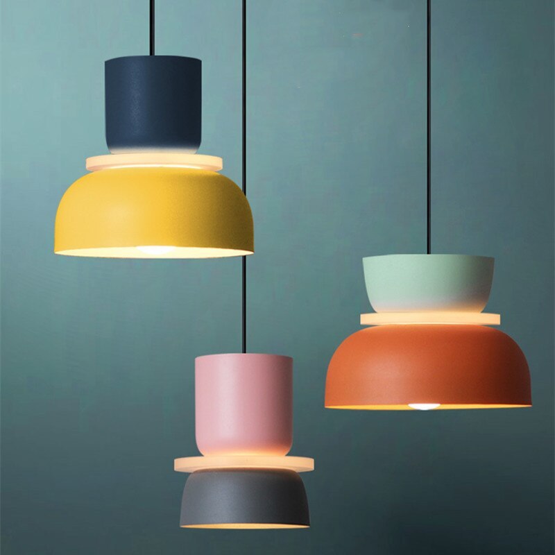 Lampa wisząca Sarin w kontrastowych kolorach