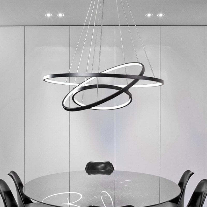 Lampa wisząca Toriq, z podświetlanym wewnętrznym pierścieniem, Biała/Czarna/Złota