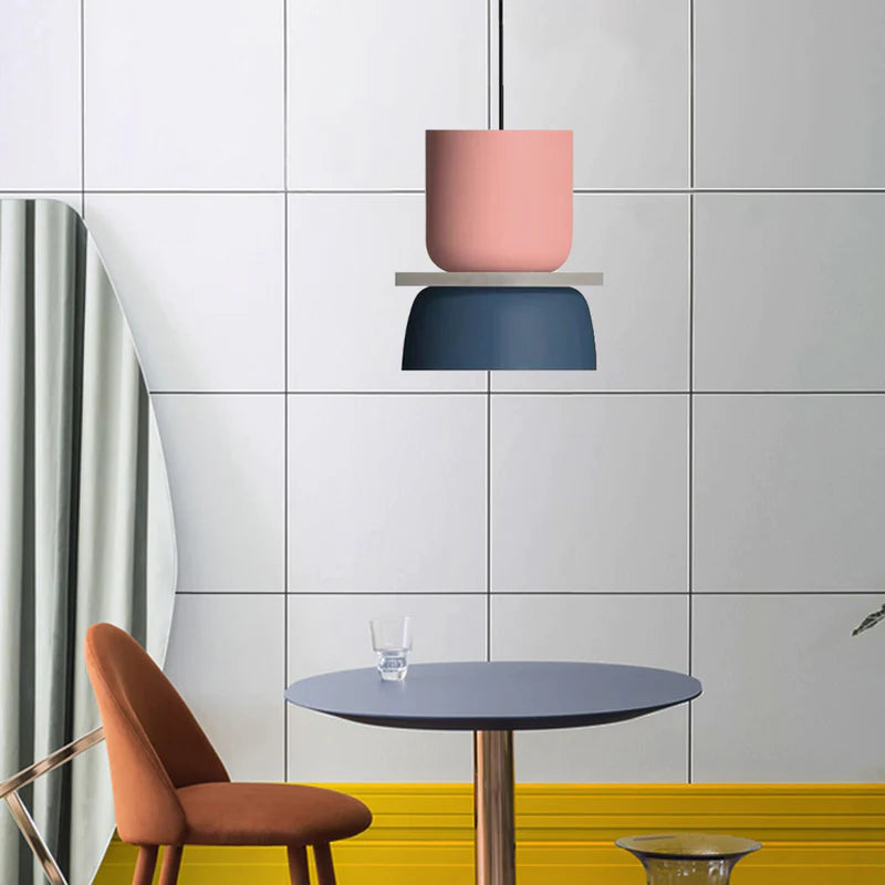 Lampa wisząca Sarin w kontrastowych kolorach