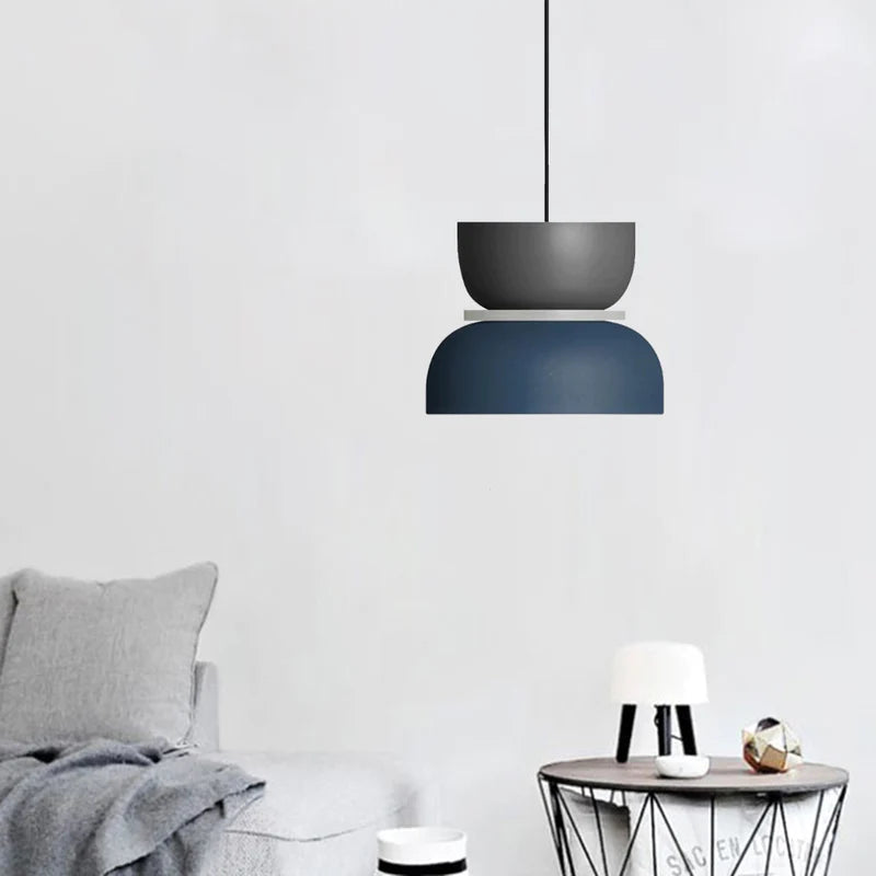 Lampa wisząca Sarin w kontrastowych kolorach