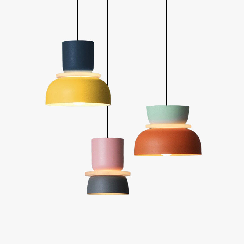 Lampa wisząca Sarin w kontrastowych kolorach
