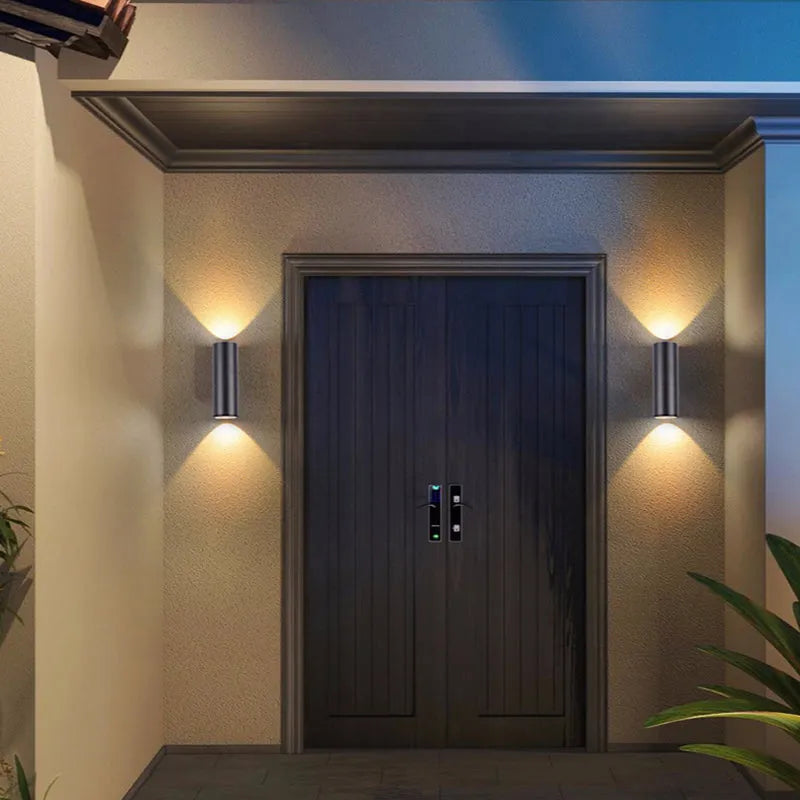 Lampa ścienna Kirema minimalistyczna, dwugłowicowa, zewnętrzna