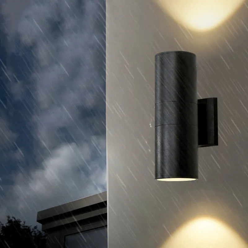 Lampa ścienna Kirema minimalistyczna, dwugłowicowa, zewnętrzna