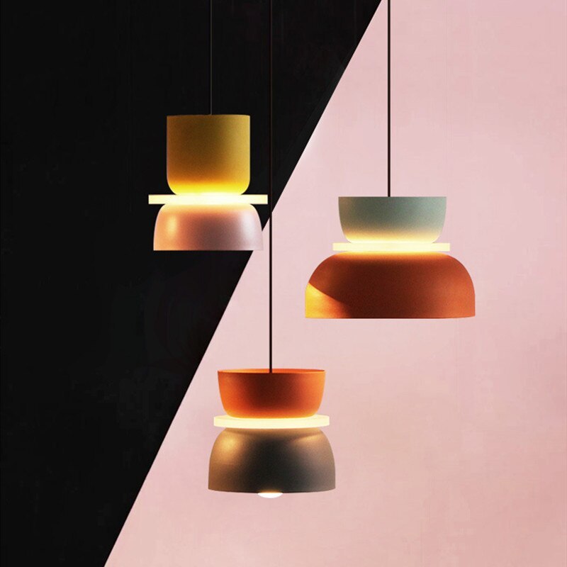 Lampa wisząca Sarin w kontrastowych kolorach
